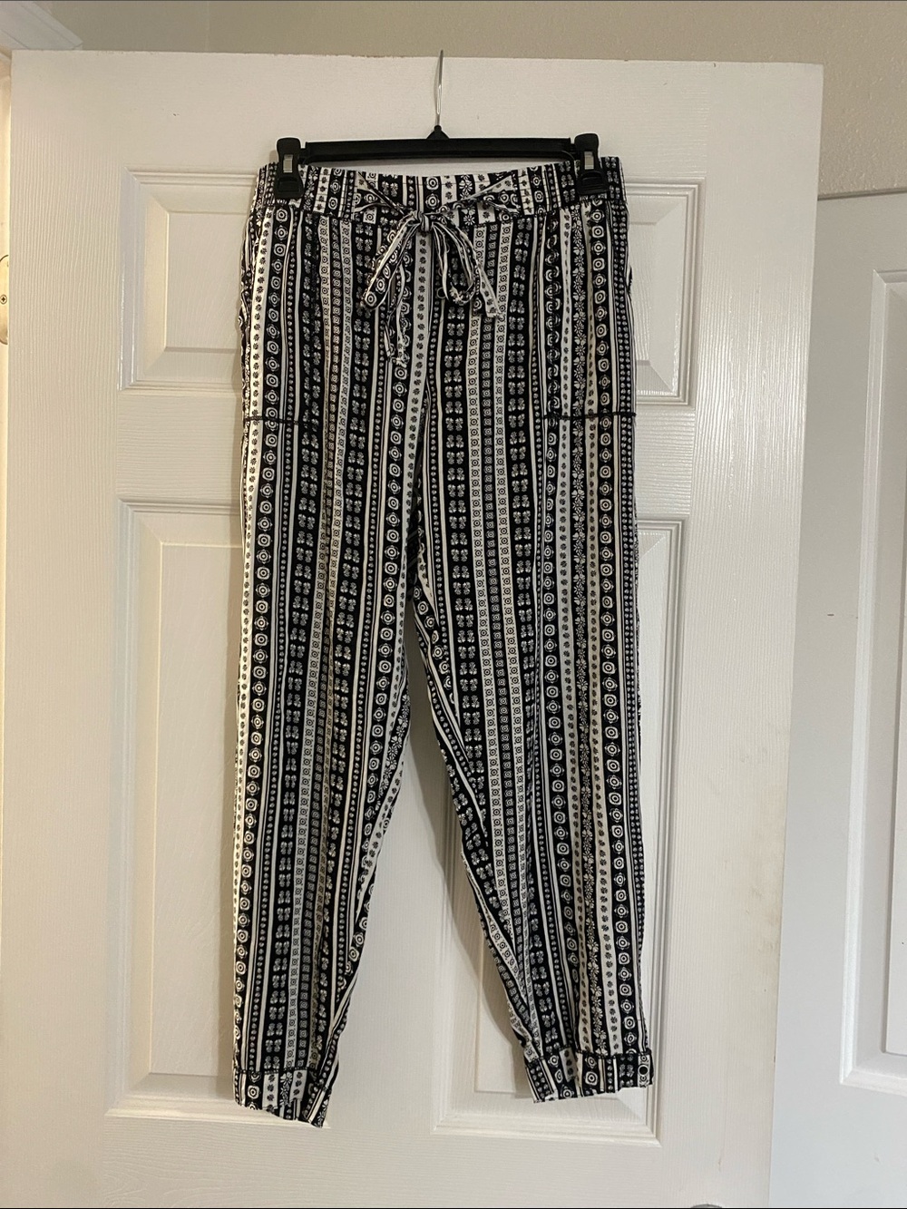 kenzie Black and White Vertical Print Drawstring Joggers